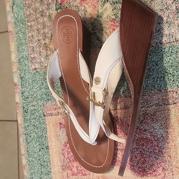 BEAUTIFUL!!! Tory Burch white leather sandals 7.5 - Picture 6 of 6